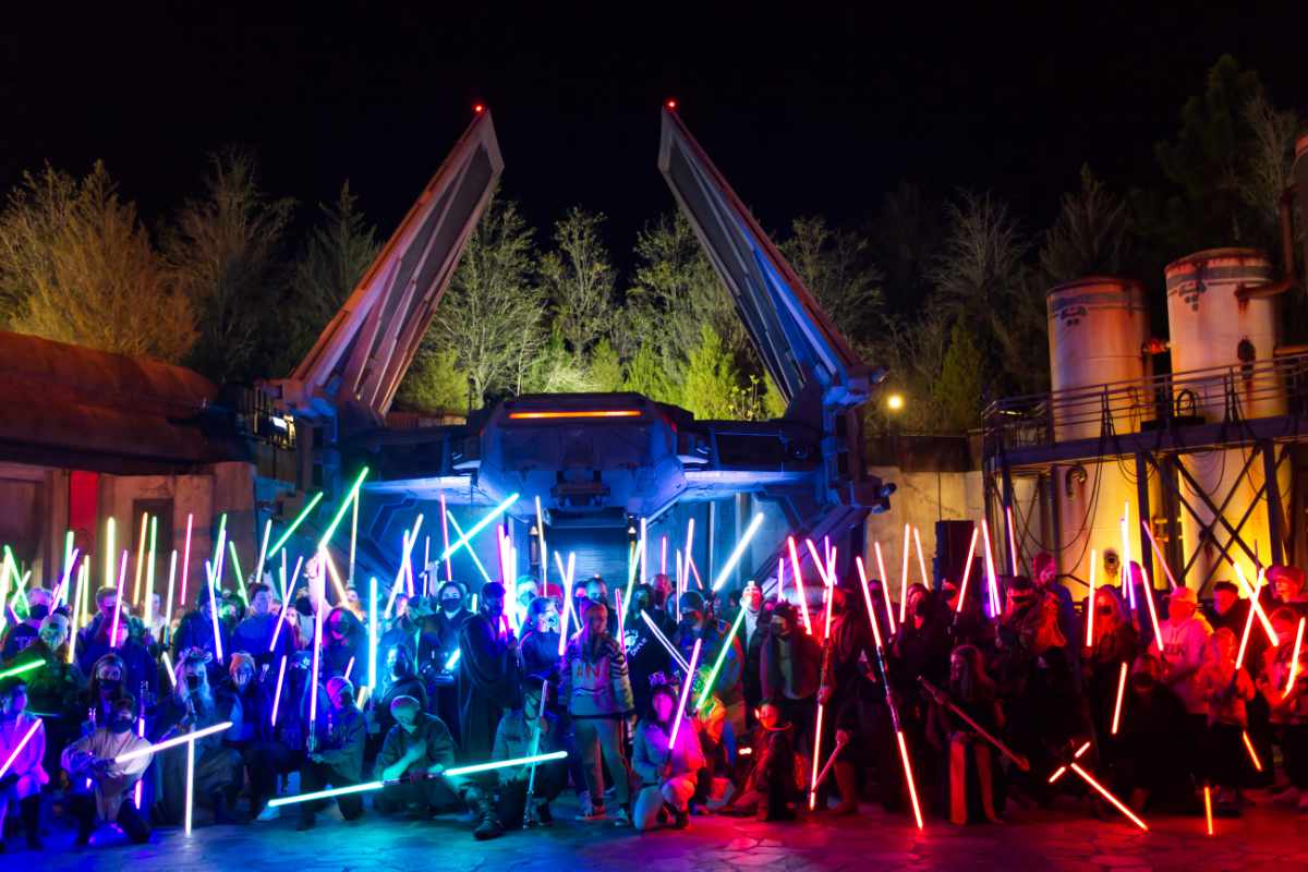 Ashley Eckstein attends a lightsaber meetup inside Galaxy’s Edge at Disney World on January 31st, 2022 to celebrate Ahsoka Tano Day